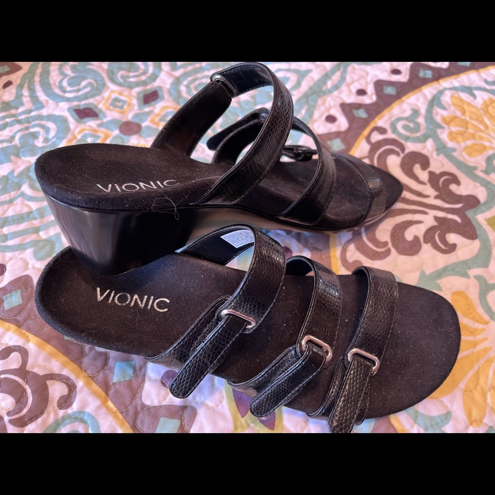 Vionic Black black size 8 wedge